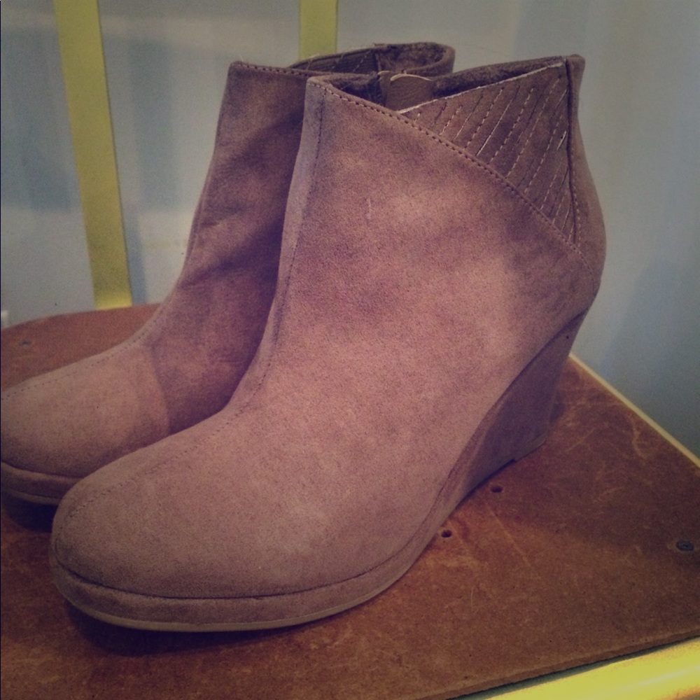 Brand new in box taupe suede Rampage wedges